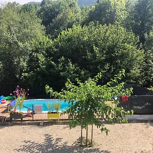 Au Bord De L Eau Bed and breakfast